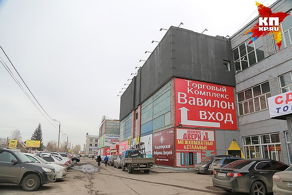 Судебные приставы приехали в торговый комплекс «Вавилон» и перекрыли двери в пятницу, 30 марта