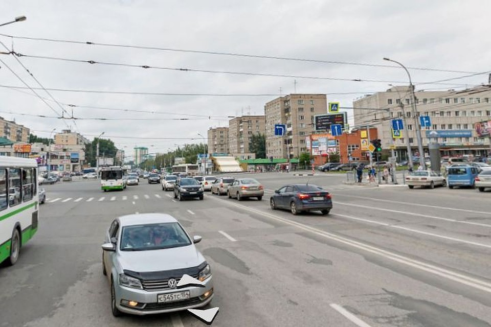 Автолюбители считают, что одного ряда для поворота на Кошурникова не достаточно.