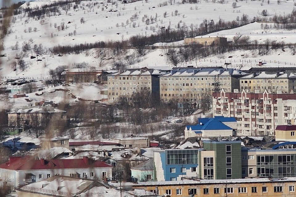В Мурманске много крутых горок и каждая из них нуждается в прочной, качественной лестнице. Особенно, весной, когда поверхность сопки замерзает и каждый шаг вниз грозит травмой. Фото: архив "КП"