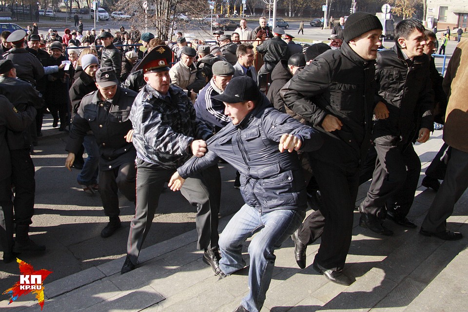 В 2010 году, когда барнаульцев не пустили на общественные слушания, разразился большой скандал
