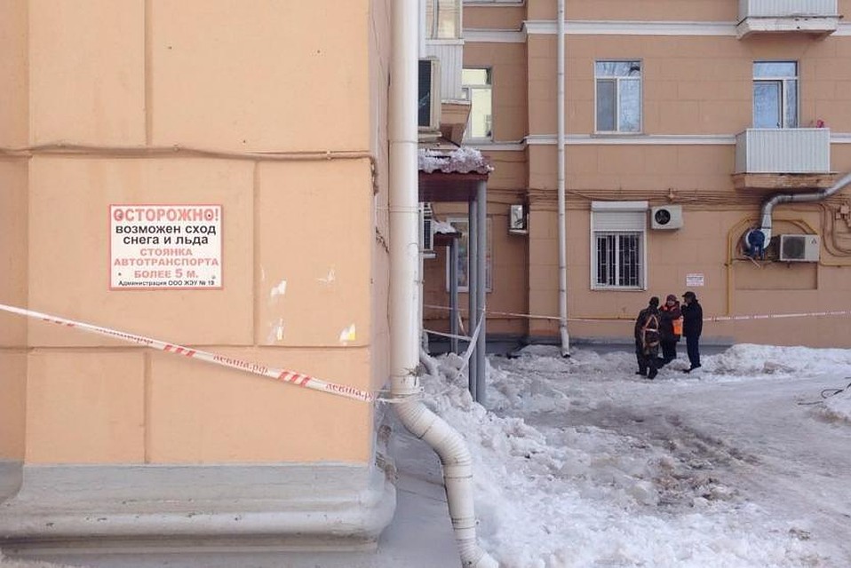 Мэрия Уфы обращается к горожанам с просьбой самим чистить балконы от снега, а также элементы кондиционеров.