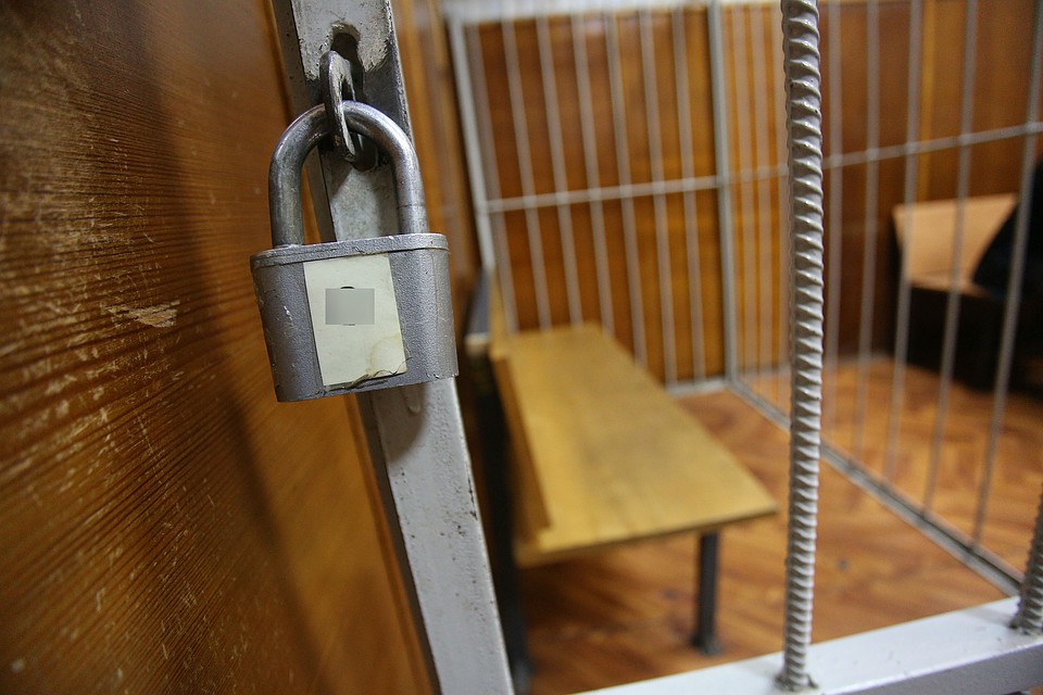 Экс-полицейскому на три года запретили работать в правоохранительных органах.