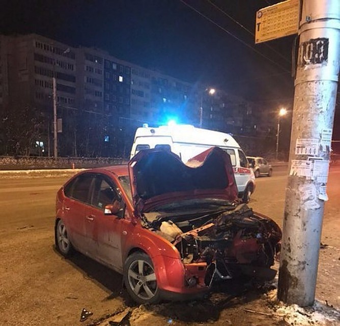 Травмы в тот день получили также двое пассажиров Ford Focus. Фото: vk.com/murmansk_dtp