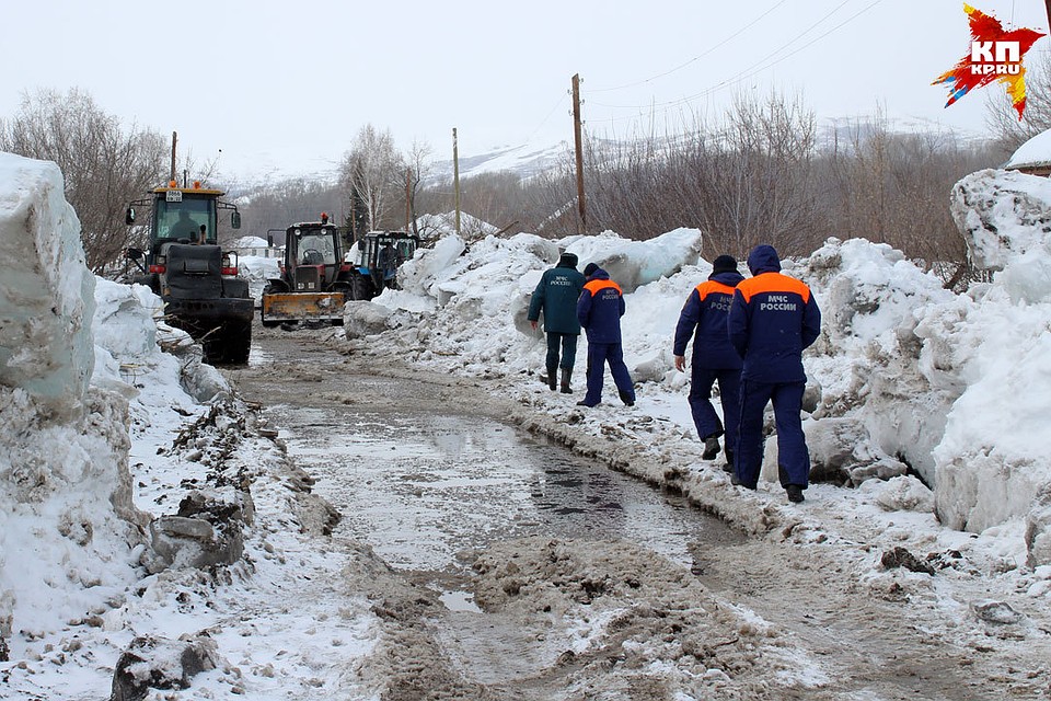 Спасатели смогли приступить к разбору завалов только через неделю.