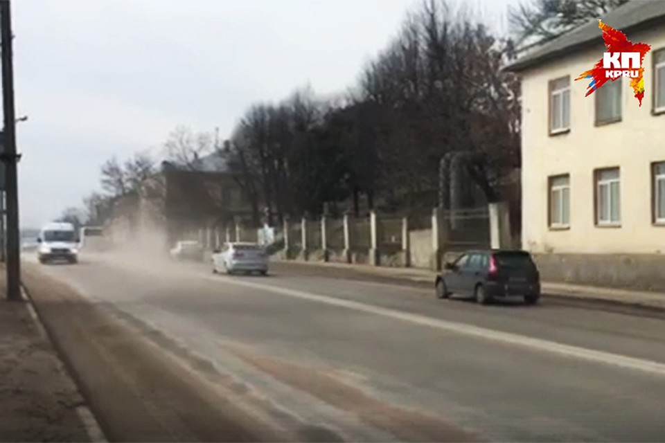 Смоляне вынуждены дышать пылью.