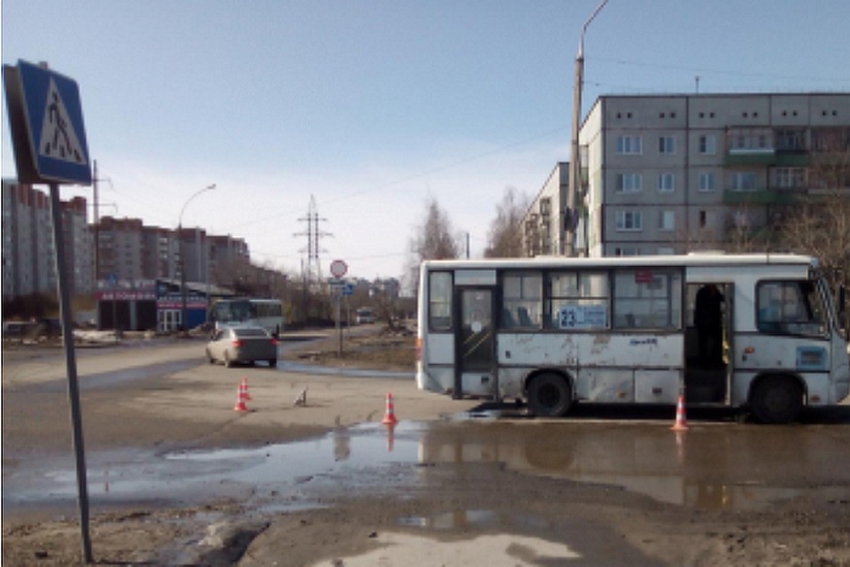 Бригада скорой помощи госпитализировала девушку с пешеходного перехода в областную больницу