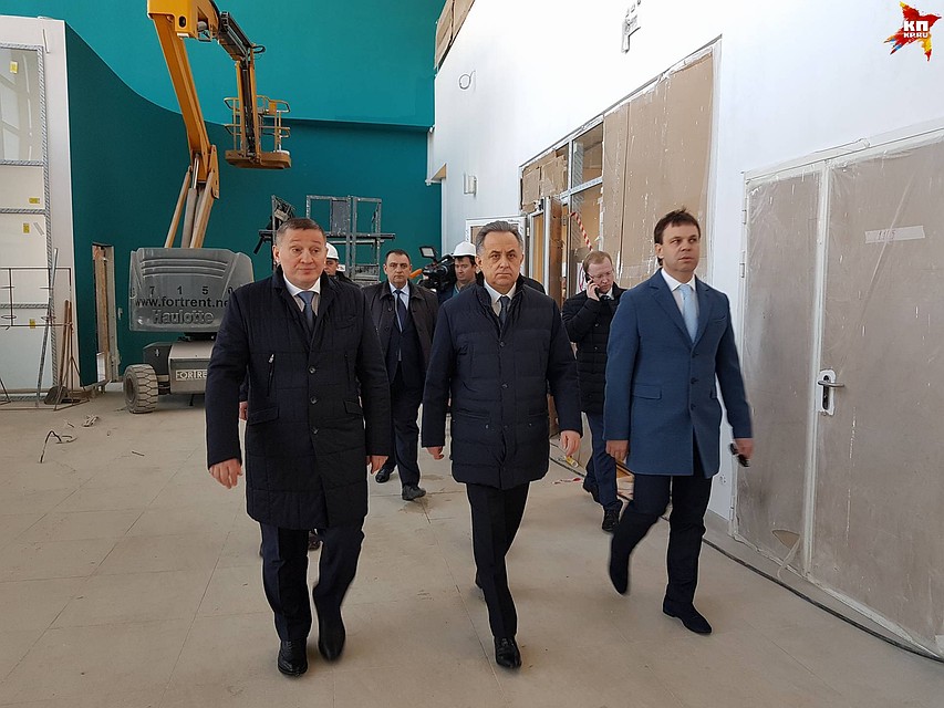 Зампред Правительства прошелся по этажам нового терминала "В".