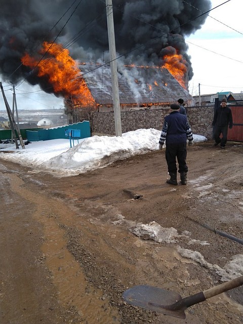 Дом полыхал словно факел