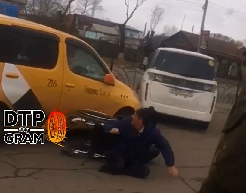 Благовещенцы рассказывают, что этого мужчину на коляске можно встретить в разных районах города.