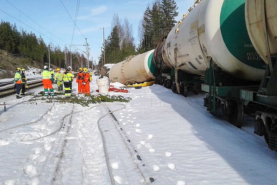 В Финляндии с рельс сошла российская цистерна. Фото: Etelä-Savon pelastuslaitos