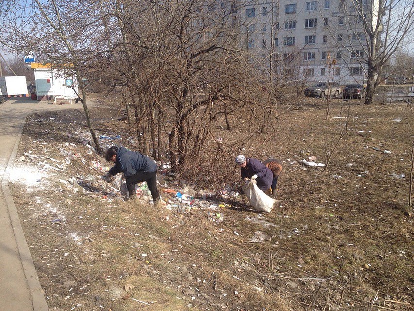 Изначально убирать мусор вышли местные жители. Фото: соцсети.