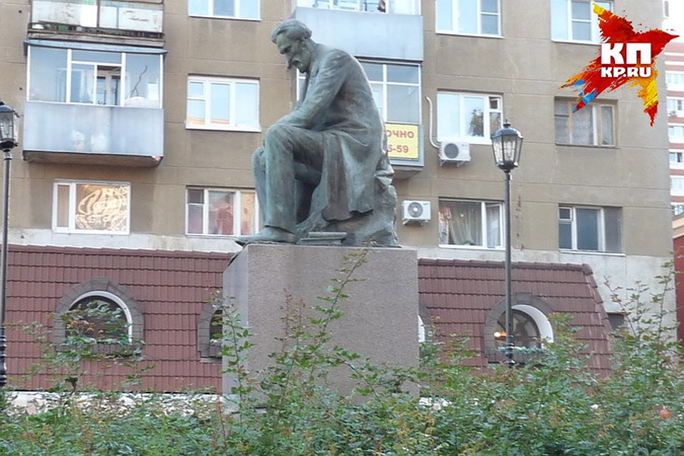 Памятник Никитину стоит в Воронеже с 1911 года.