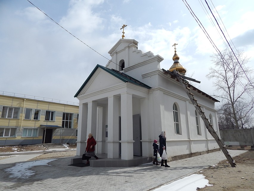 Храм мученицы Лукии Сиракузской находится на территории Амурского медицинского колледжа.