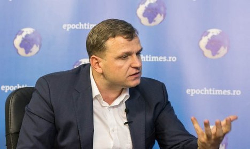 Лидер молдавской партии "Платформа достоинства и правды" Андрей Нэстасе живет за счет супруги?