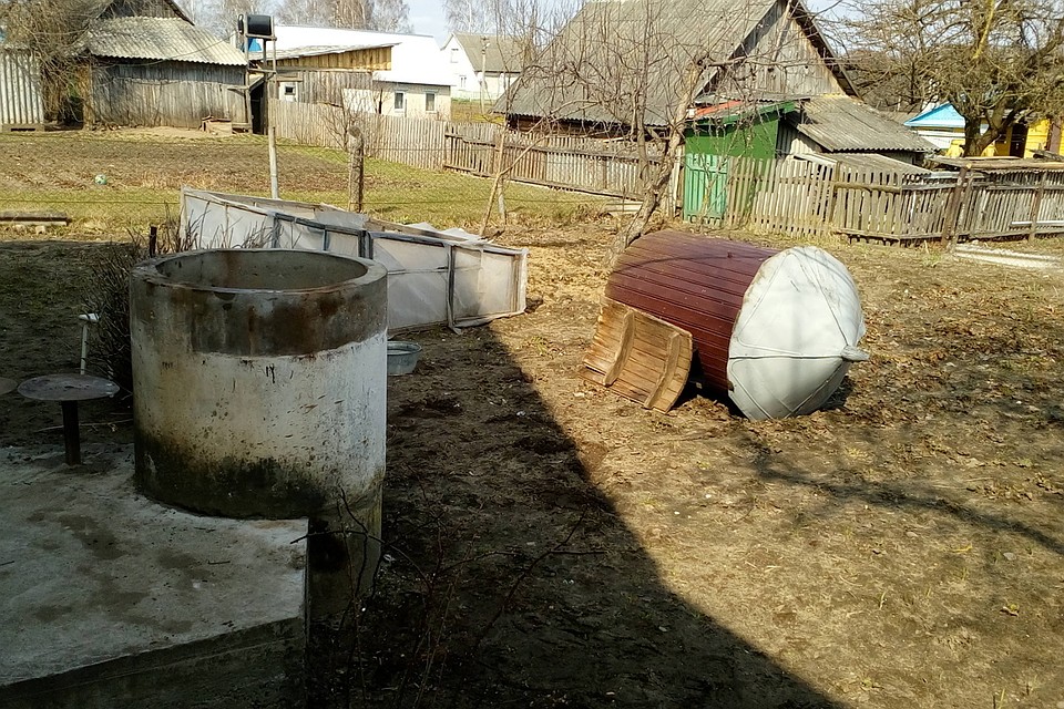 Спасатели в Столбцовском районе достали из колодца женщину. Фото: МЧС