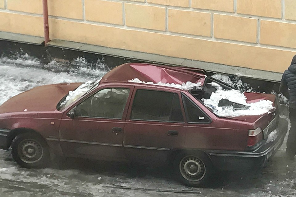 В следующий раз там может оказаться чей-то ребенок. Фото: vk.com/murmansk_dtp.