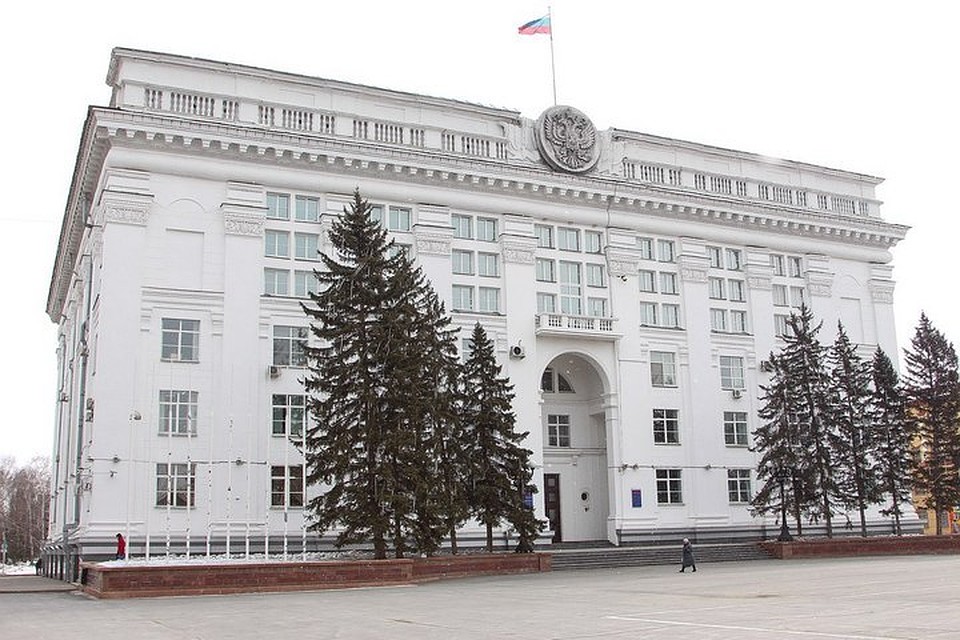 Еще два чиновника из областной администрации в понедельник покинули свои посты