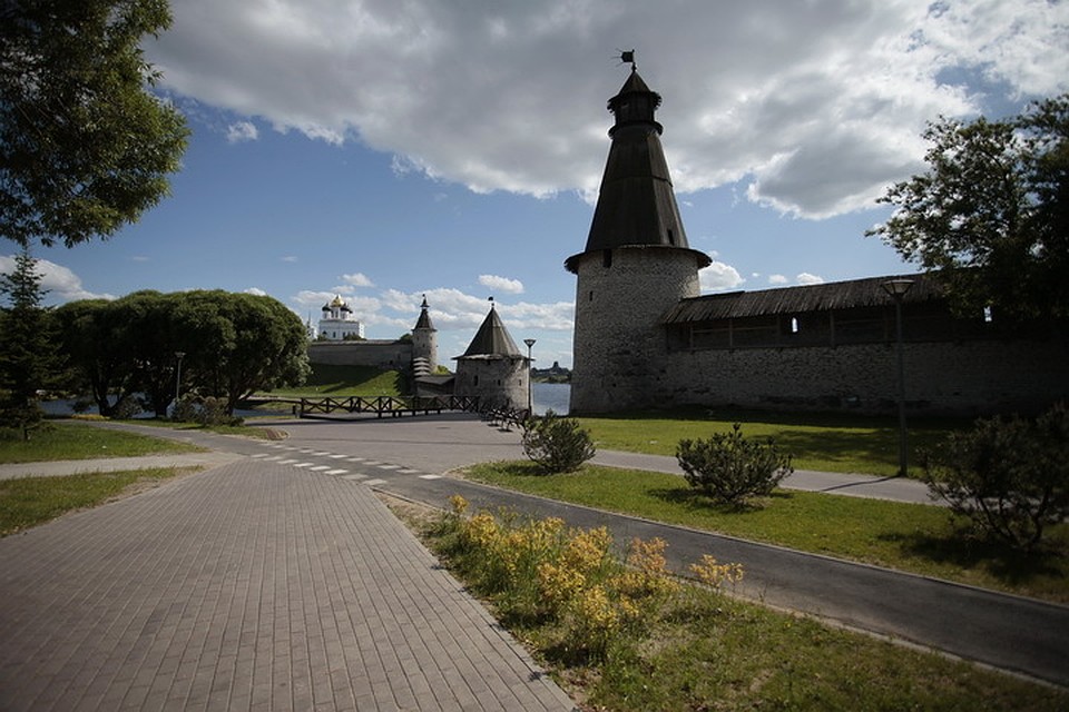 Чтобы принять участие в экскурсии, необходимо отправить заявку на электронный адрес dovgorod@yandex.ru.