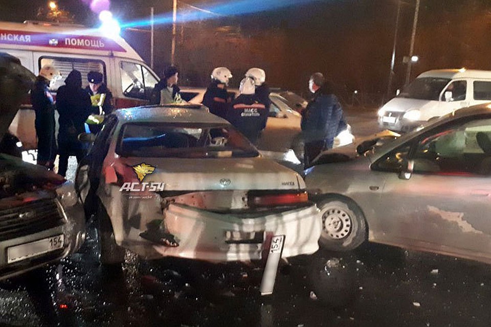 Водители и пассажиры смогли выбраться из машин до приезда пожарных