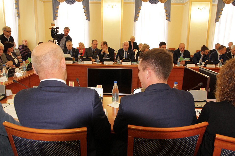 Депутаты отчитались о доходах.