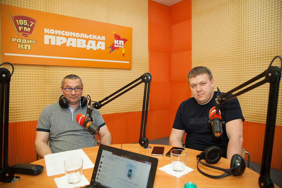 Заведующий отделением челюстно-лицевой хирургии Дмитрий Христофорандо и заместитель главврача по скорой медицинской помощи Максим Ульянченко