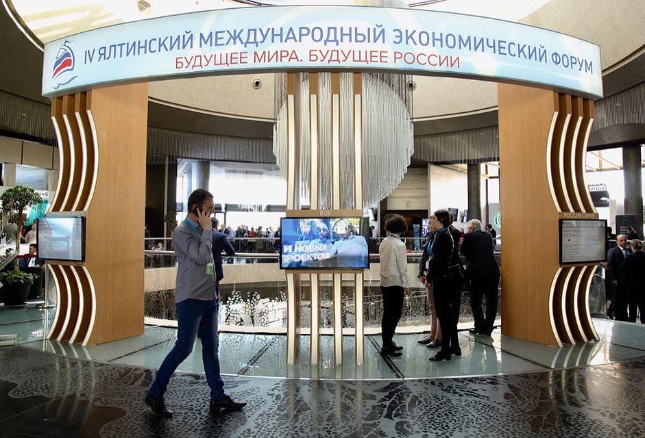 Все бизнесмены, решившие работать на сирийском рынке, получат поддержку со стороны сирийского правительства, добавил доктор Самер аль-Халиль