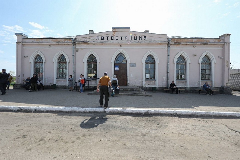 Также возле автостанции отремонтируют дорогу, прилегающую к автостанции. Там заменят асфальт и благоустроят территорию рядом со станцией.