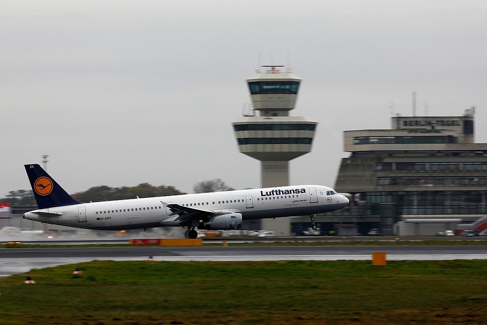 Самолет Lufthansa совершил экстренную посадку в берлинском аэропорту Тегель