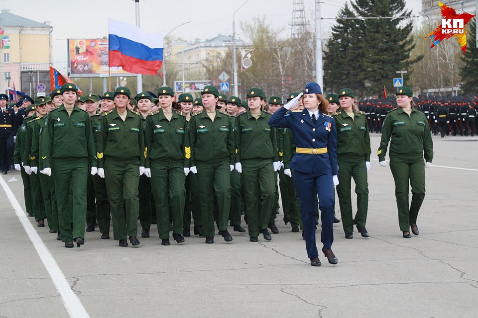 Репетиция Парада Победы прошла в Барнауле. Фото: Олег УКЛАДОВ