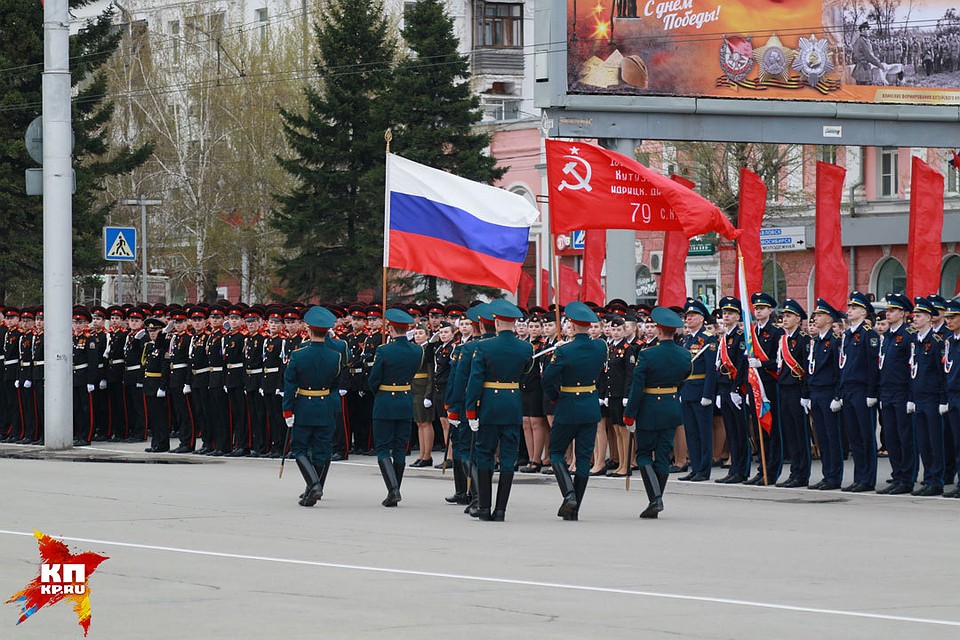 Репетиция Парада Победы прошла в Барнауле. Фото: Олег УКЛАДОВ