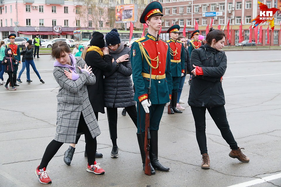 Репетиция Парада Победы прошла в Барнауле. Фото: Олег УКЛАДОВ