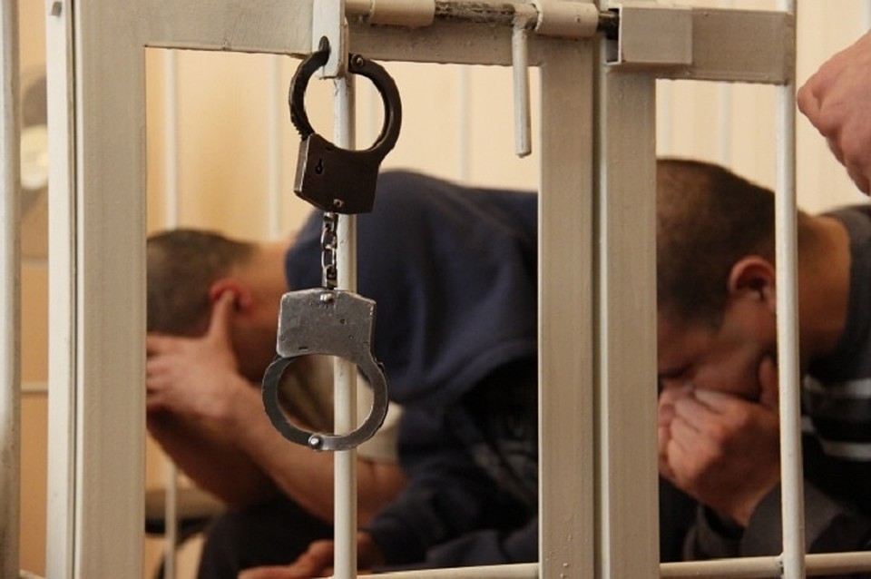 Сейчас решается вопрос об избрании меры пресечения в отношении участников группировки.