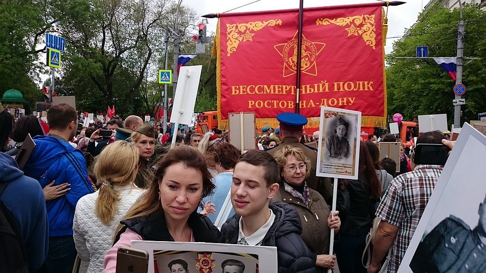 С каждым годом участников шествия Бессмертного полка в южной столице становится все больше.