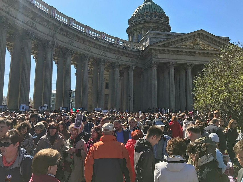Петербуржцы хором поют всеми любимые фронтовые песни
