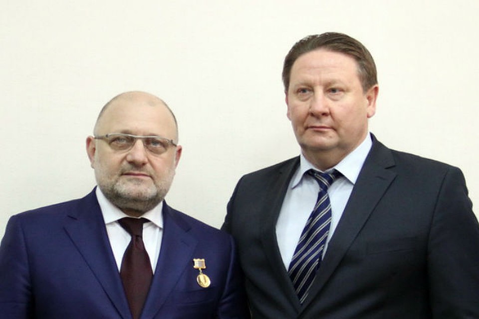 Председатель комитета по межнациональным отношениям Олег Махно (справа). ФОТО: администрация СПб