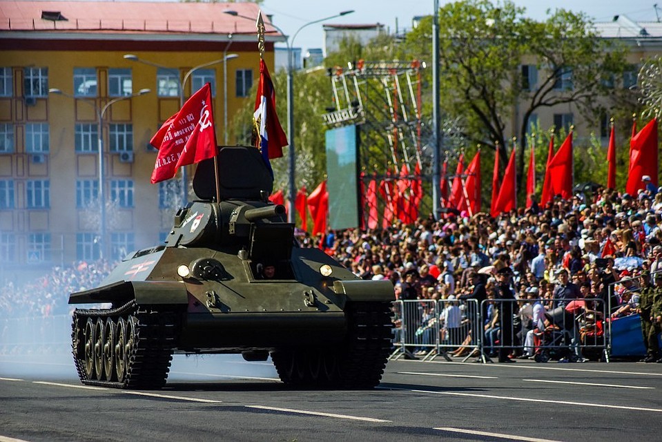 Демонстрация военной техники выглядела красиво и мощно