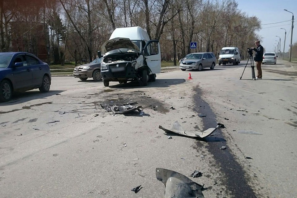 В столкновении автобусов пострадал один из водителей и пассажир. Фото со страницы vk.com/autoberdsk
