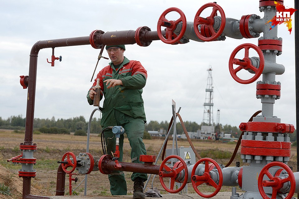 Количество нефти на рынке увеличилось, и это стало одной из причин сильного снижения цен на «черное золото»