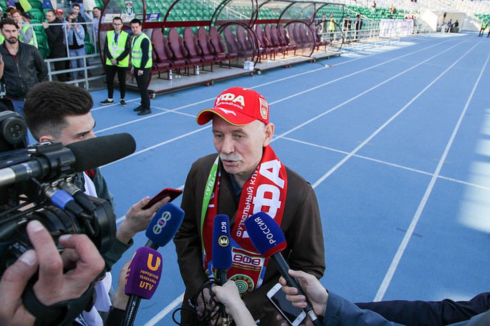 Рустэм Хамитов выглядел очень довольным