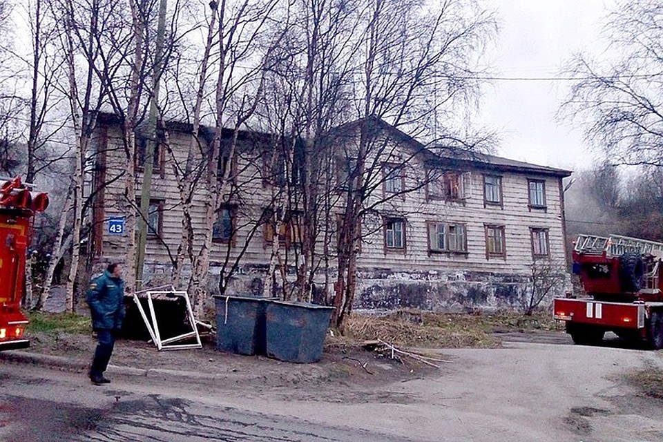 Пострадавшее в пожаре здание на Больничном городе (Радищева, 43) смотрелось вполне неплохо. Еще бы - это одна из "деревяшек" позднего поколения, построенная относительно недавно.