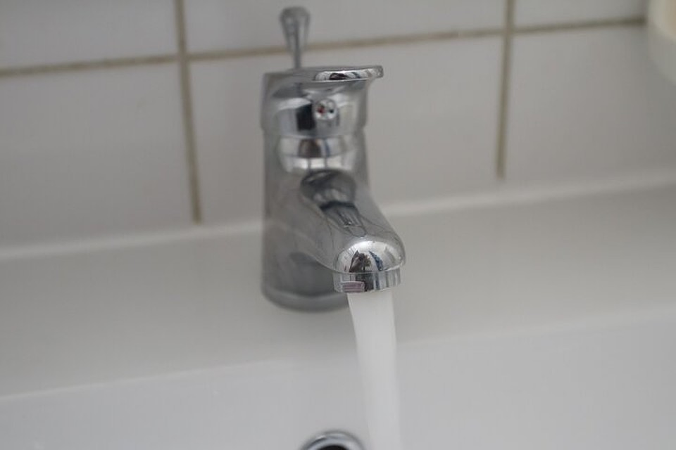 Горячую воду обещают включить завтра после обеда