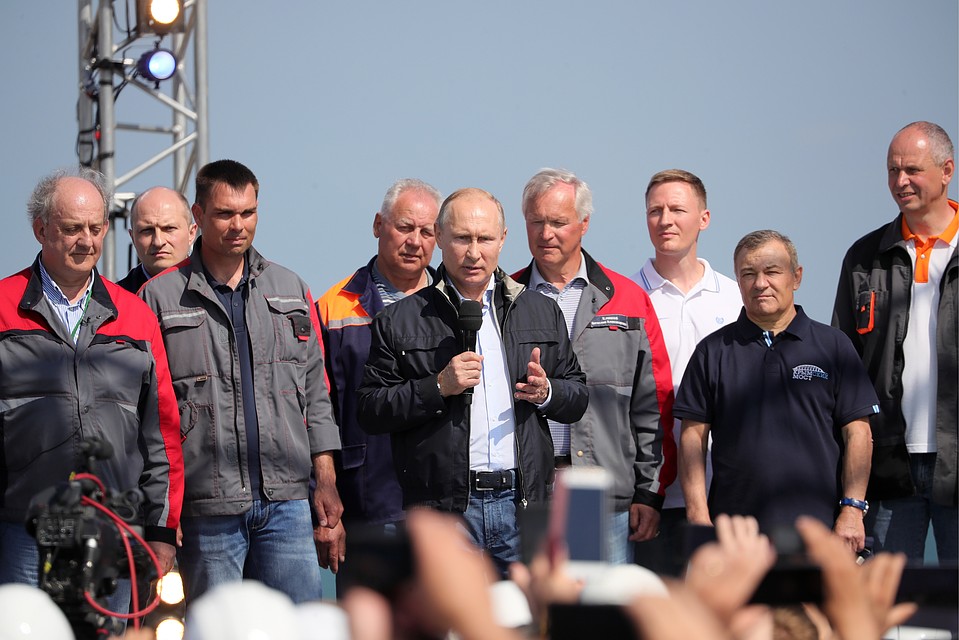 Владимир Путин произносит речь на открытии Крымского моста. Фото: Сергей БобылевТАСС