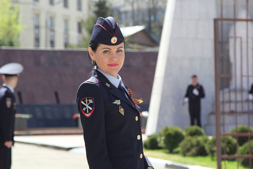 Выбери самую красивую сотрудницу полиции!