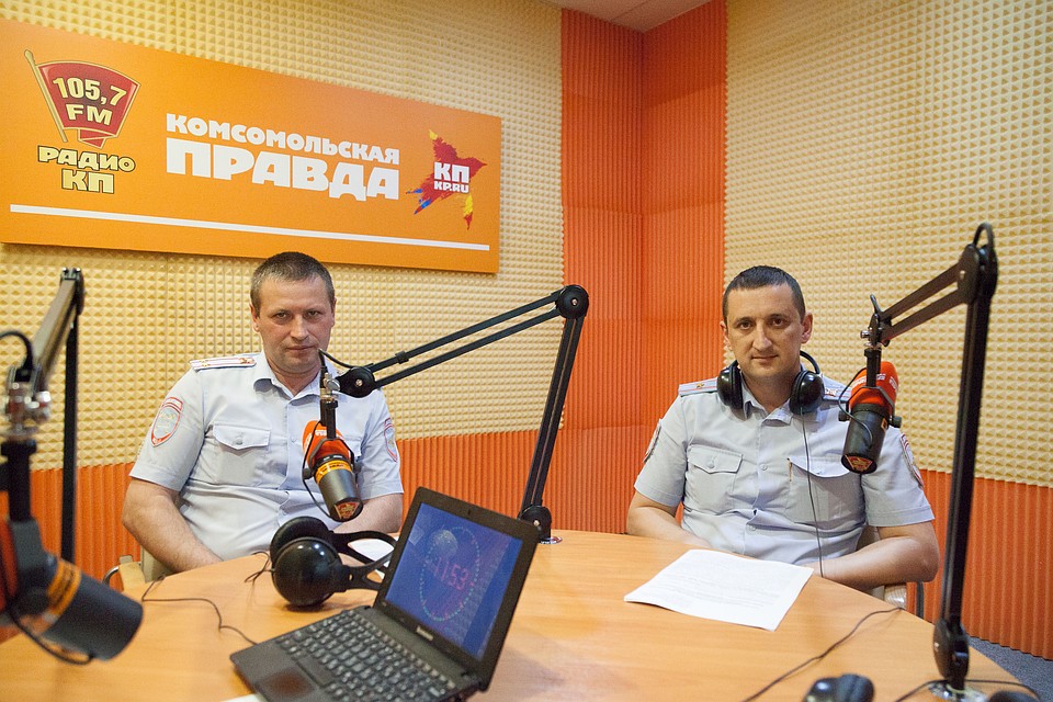 Заместитель начальника отдела дорожно-патрульной службы УГИБДД ГУ МВД России по Ставропольскому краю Дмитрий Герелесов и Заместитель начальника отдела исполнения административного законодательства УГИБДД ГУ МВД России по Ставропольскому краю Вячеслав Коноваленко