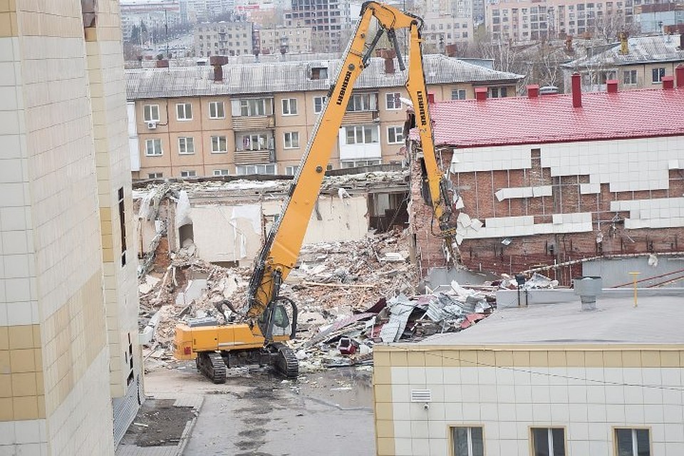 Власти Кемерова прокомментировали возобновившийся снос "Зимней вишни"