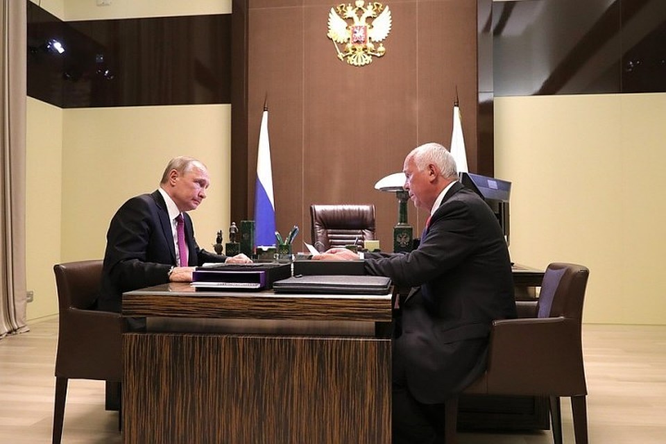 Президент РФ Владимир Путин провел встречу с директором корпорации «Ростех» Сергеем Чемезовым. Фото: пресс-служба Кремля