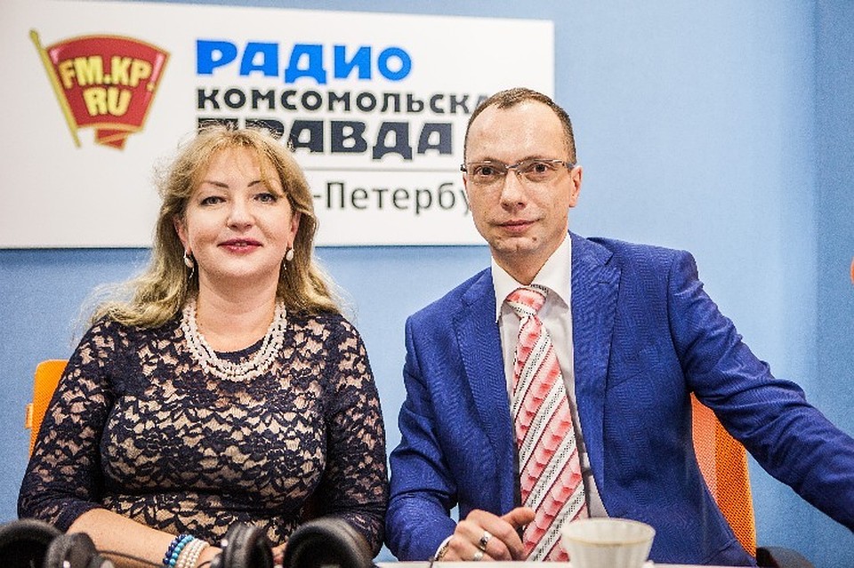 Денис Широков и Юлия Сереброва в студии радио «Комсомольская Правда в Петербурге»