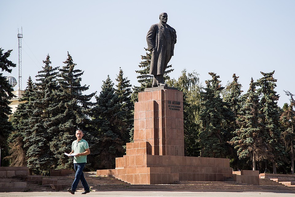 В следующем году памятнику Ленину на площади Революции исполнится 60 лет.