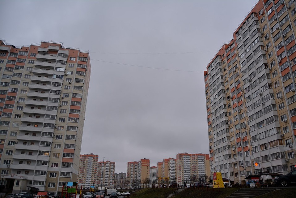 Часть домов в Суворовском хоть и построена и сдана в эксплуатацию, но не заселена. Фото: suvorovski.ru