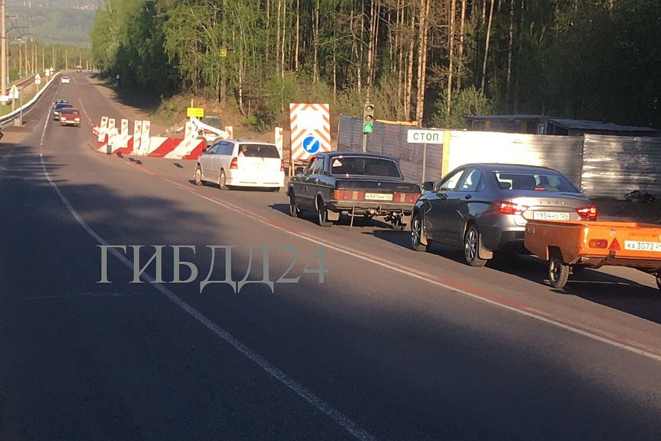 Госавтоинспекция рекомендует автолюбителям скорректировать свой маршрут движения и использовать объездную трассу через Зеледеево. Фото: пресс-служба ГИБДД города